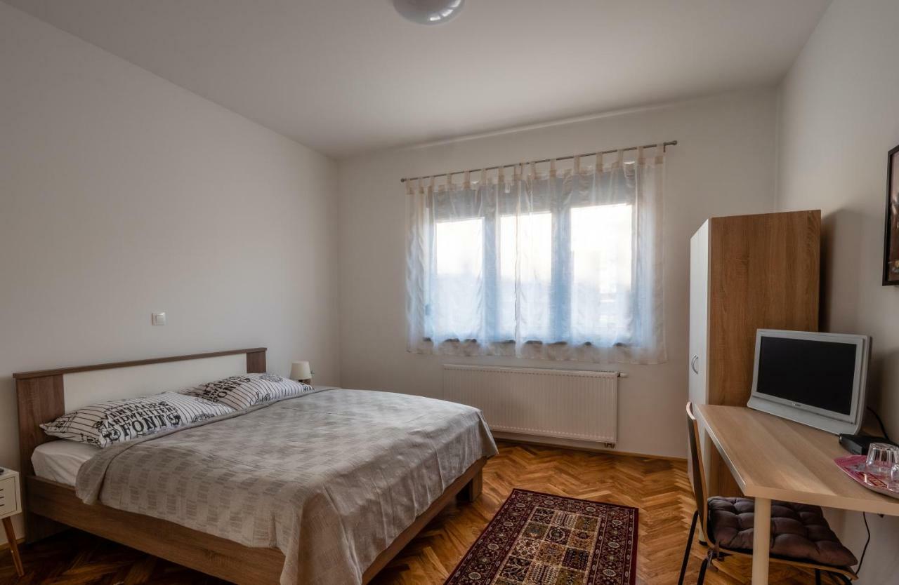 Eva Rooms & Studio Apartment Karlovac Exterior photo
