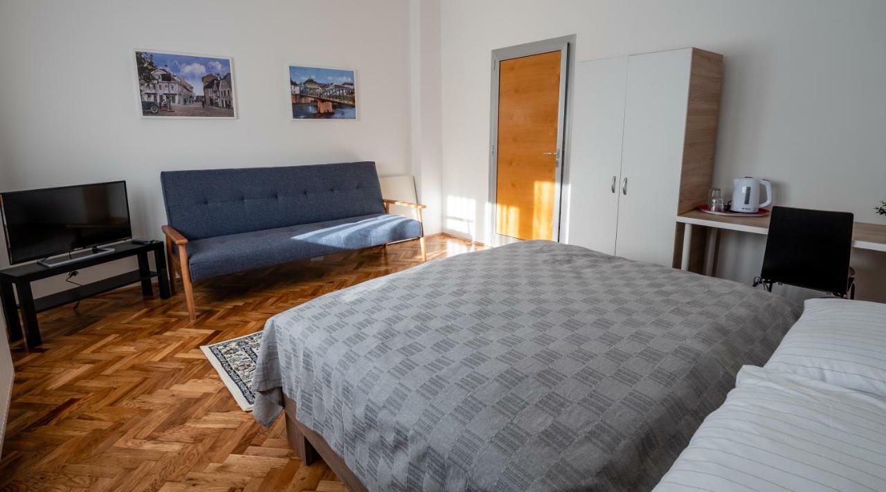 Eva Rooms & Studio Apartment Karlovac Exterior photo